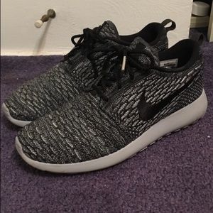 Women’s Nike Roshes Size 9.5 | Charcoal Grey/Black